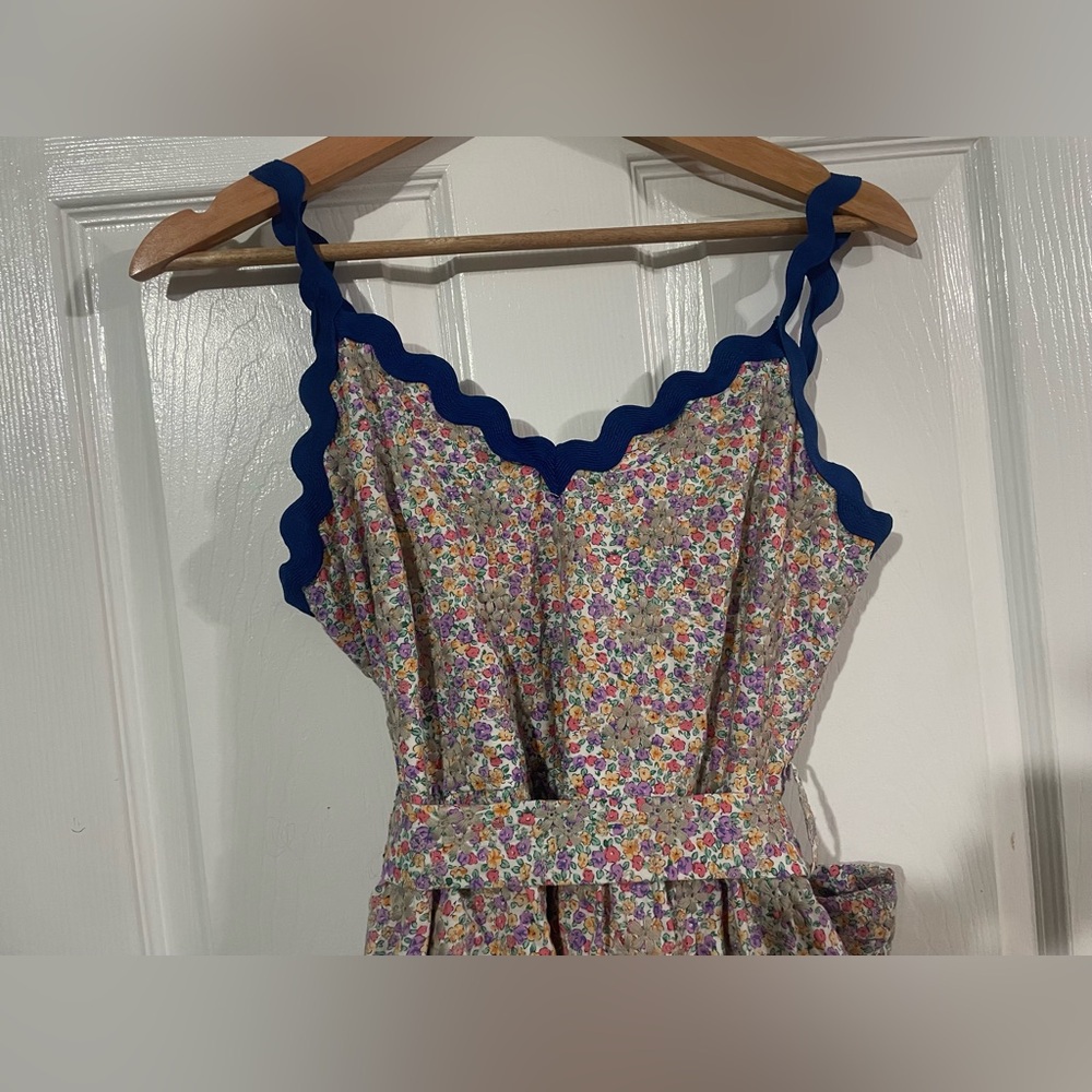 embroidered flowers all around🌼🌼🌼🌼🌼🌼🌼